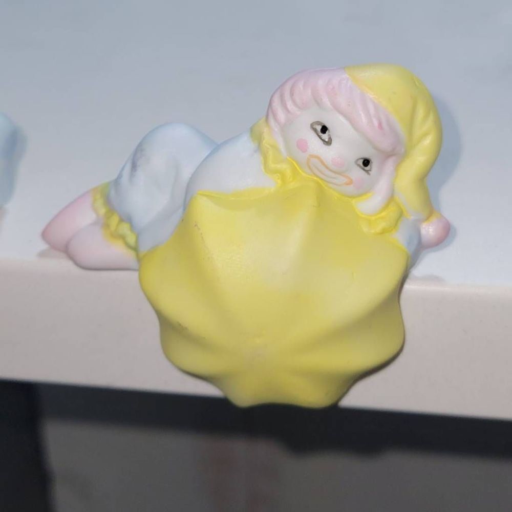 Whimsical 1970s Enesco Shelf Sitting Clown Trio - Retro Ceramic Clown Figurines - Picture 3 of 14